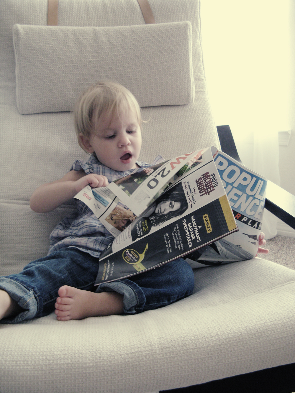 Popular Science's youngest reader - photo via Oaxacaborn dot com